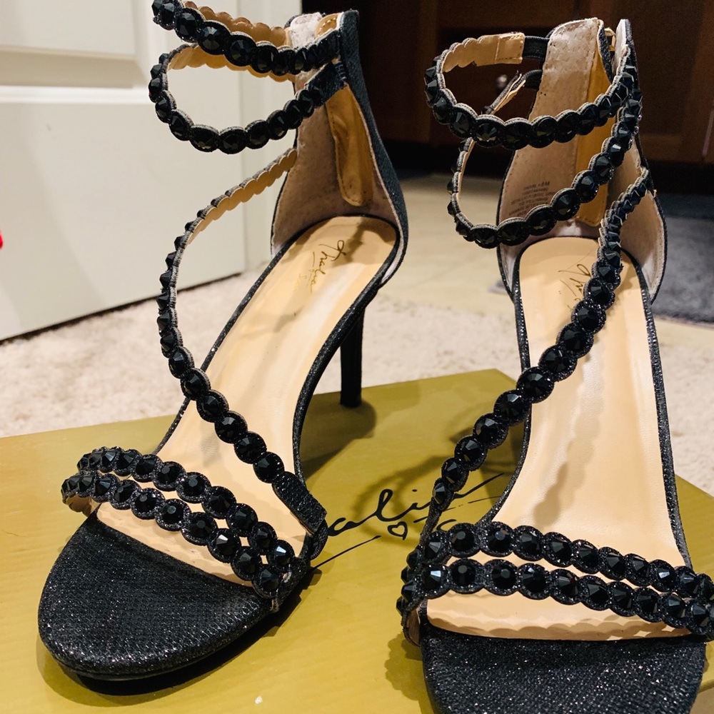 ✨NIB✨ Black Metalic w/ Gem Studs Heel